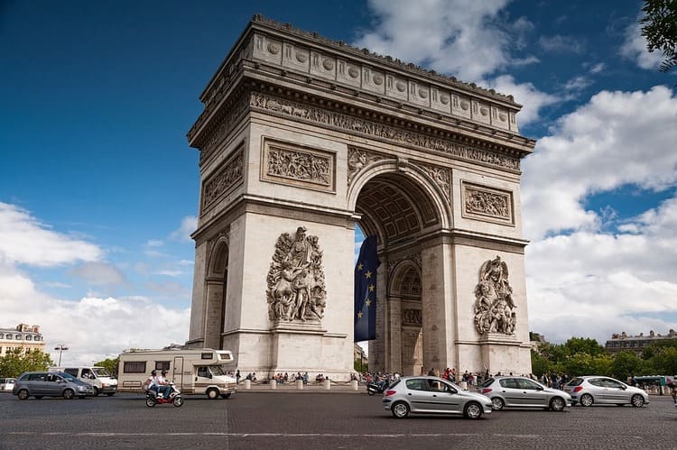 триумфальная арка в Париже