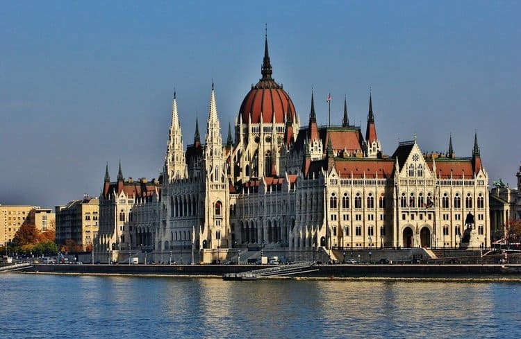 здание парламента в Будапеште посмотреть самостоятельно