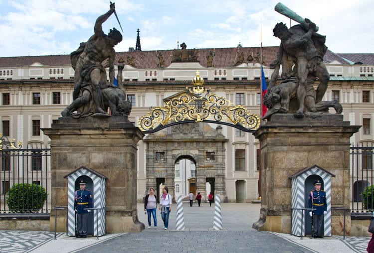 Посетить Королевский дворец в Праге